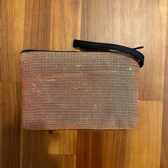 Small hand bag with wristlet - Picture 2 of 2